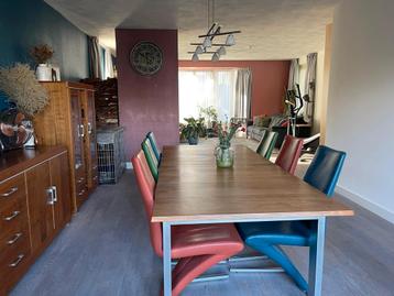 Rolf Benz eettafel  beschikbaar voor biedingen