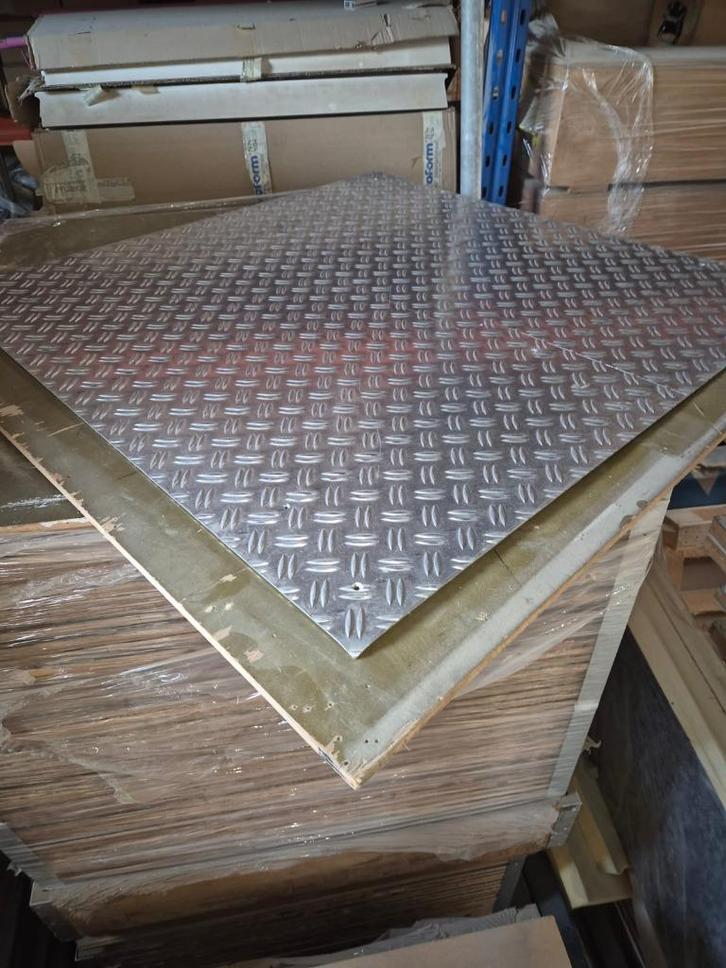 Tranenplaat  40 stuks 1 x 1 meter aluminium, Doe-het-zelf en Verbouw, Metalen, Gebruikt, Aluminium, Ophalen
