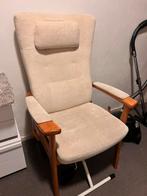 Comfortabele Fauteuil met Houten Details, Huis en Inrichting, Fauteuils, Gebruikt, 75 tot 100 cm, Ophalen of Verzenden, 50 tot 75 cm