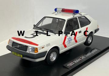 Volvo 343. GLS en. NL politie 1:18. Triple 9 in div,kleuren  beschikbaar voor biedingen