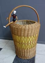 50 jaren rieten wasmand brei mand speelgoedmand gele stof, Huis en Inrichting, Ophalen, Gebruikt, Overige typen, 50 tot 100 cm