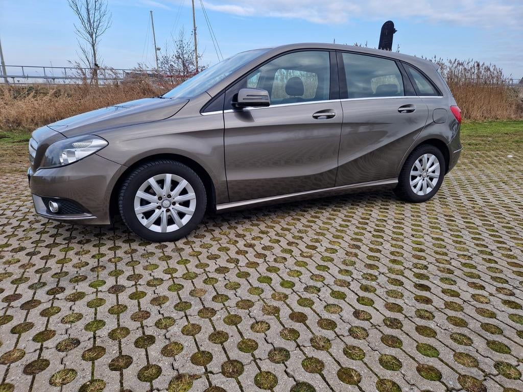 Mercedes-Benz B-Klasse 1.6 B180 5DRS Blue EFF 2012 Bruin, Voorwielaandrijving, 4 cilinders, Bruin, Leder en Stof