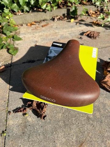 Nieuw bruin fietszadel beschikbaar voor biedingen