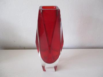 Murano Seguso facet geslepen vaas vase rood rode glas beschikbaar voor biedingen