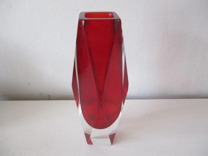 Murano Seguso facet geslepen vaas vase rood rode glas, Antiek en Kunst, Antiek | Keramiek en Aardewerk, Ophalen of Verzenden