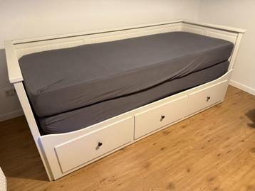 IKEA Hemnes bedbank met 3 lades wit inclusief 2 matrassen beschikbaar voor biedingen