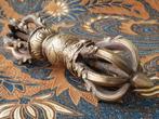 Grote zware antieke Oosterse Vajra Dorje van brons 23,5 cm.