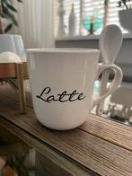 Riviera Maison Latte mok met lepel, Huis en Inrichting, Keuken | Servies, Ophalen of Verzenden, Gebruikt, Overige stijlen, Kop(pen) en/of Schotel(s)