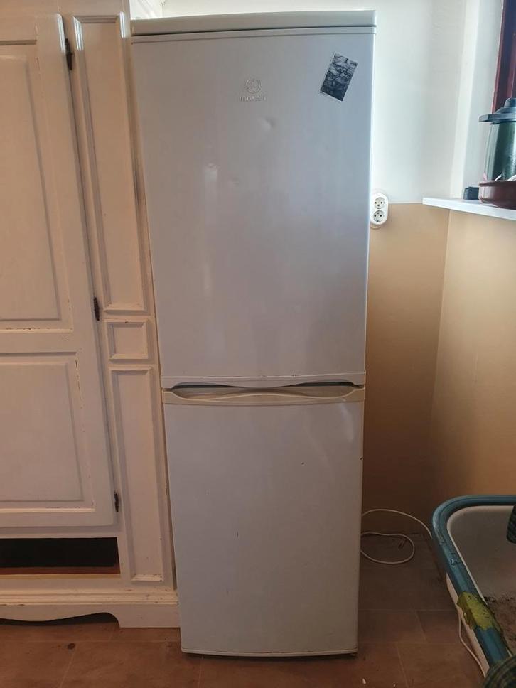 Ruime Koelvriescombinatie - Gratis Af te Halen!, Witgoed en Apparatuur, Koelkasten en IJskasten, Gebruikt, Met vriesvak, 200 liter of meer