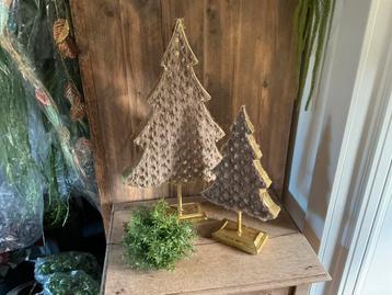 Nieuw leuke metalen goudkleurige kerstbomen met kunstbont beschikbaar voor biedingen