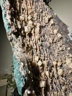 Chalcedoon amethist met calciet kubussen op standaard, Ophalen of Verzenden