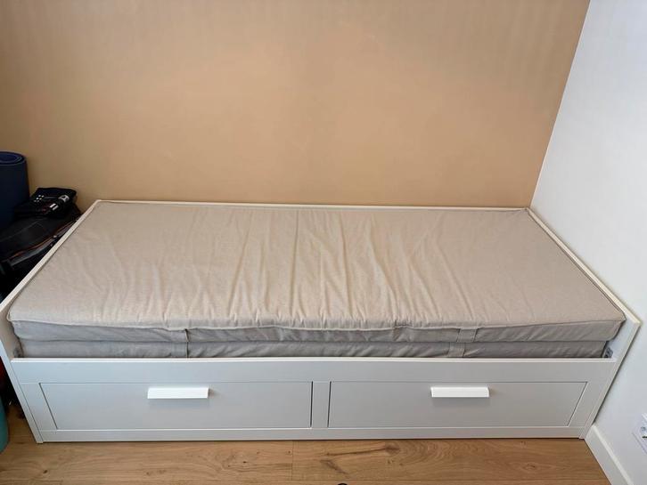 Ikea Brimnes Bedbank met 2 matrassen - zo goed als nieuw!, Huis en Inrichting, Slaapkamer | Bedden, Zo goed als nieuw, Tweepersoons