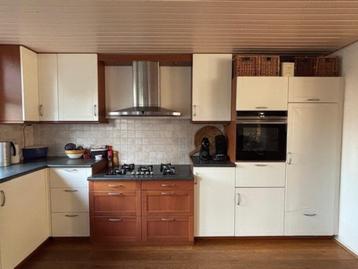 Complete keuken, 400 x 280 cm beschikbaar voor biedingen