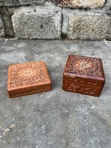 Set van 2 handgesneden teakhouten opbergdozen met inleg beschikbaar voor biedingen
