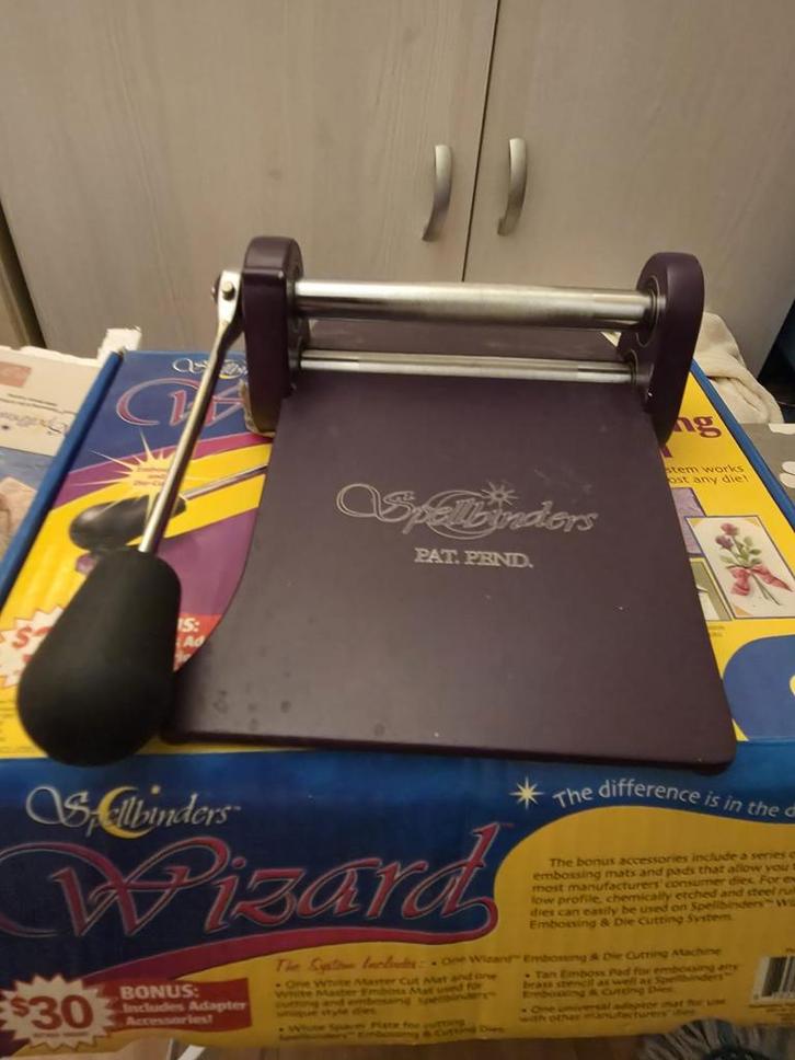 Spellbinders Wizard Snijmachine + Sizzix mallen, Hobby en Vrije tijd, Scrapbooking, Gebruikt, Slicemachine of Snijmachine, Ophalen of Verzenden