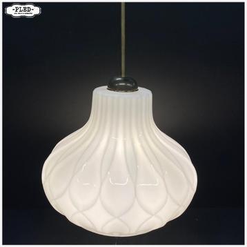 Vintage opaline pendellamp, Bohemen / messing pendel beschikbaar voor biedingen