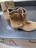 Enkellaarsjes maat 41
Suède groen beige, Ophalen of Verzenden, Zo goed als nieuw, Beige