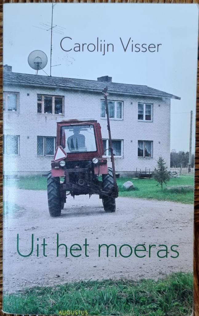 Uit het moeras - Carolijn Visser - Siberië & Estland - IGST, Boeken, Reisverhalen, Gelezen, Azië, Ophalen of Verzenden