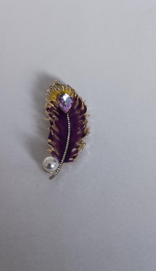 Veer broche, Sieraden, Tassen en Uiterlijk, Broches, Nieuw, Overige materialen, Overige kleuren, 4 tot 7 cm, Met strass, Ophalen of Verzenden