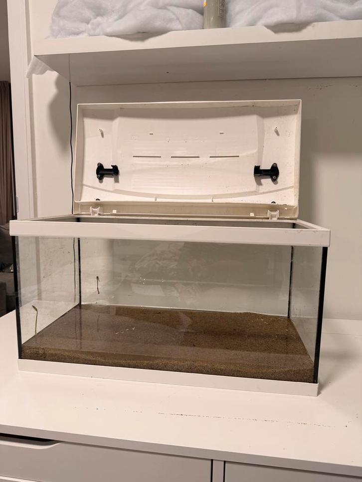 Aquarium met pomp en lamp, Dieren en Toebehoren, Vissen | Aquaria en Toebehoren, Zo goed als nieuw, Leeg aquarium, Ophalen