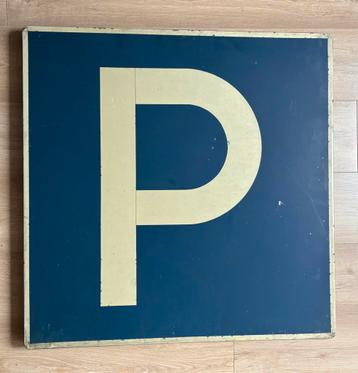 Groot verkeersbord P(arkeren) 80x80 cm beschikbaar voor biedingen