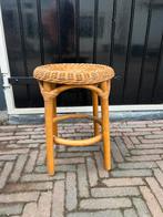Rotan krukje vintage, rieten kruk, Huis en Inrichting, Krukjes, Ophalen of Verzenden, Gebruikt, Hout