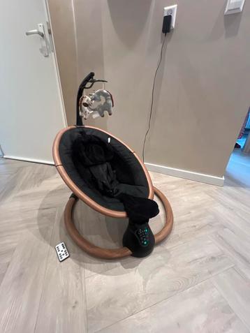 Wipstoel met speeltjes beschikbaar voor biedingen