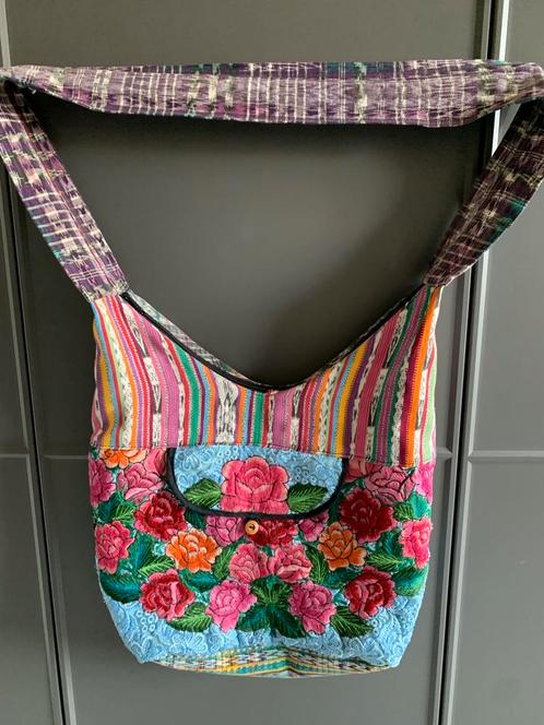 Grote hobo tas van geborduurde stof met rozen, Sieraden, Tassen en Uiterlijk, Tassen | Schoudertassen, Zo goed als nieuw, Overige kleuren