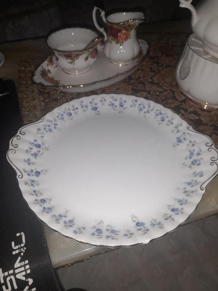 Royal Albert Memory Lane., Antiek en Kunst, Antiek | Servies los, Ophalen of Verzenden