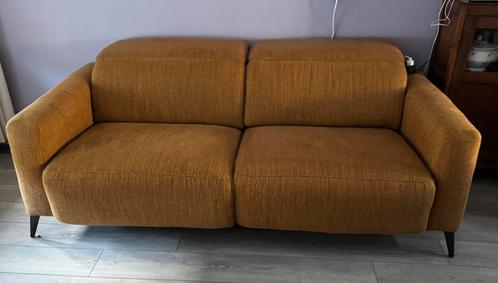 Oker/mosterd kleur bankje, Huis en Inrichting, Banken | Bankstellen, Gebruikt, Tweepersoons, 75 tot 100 cm, Stof, Ophalen
