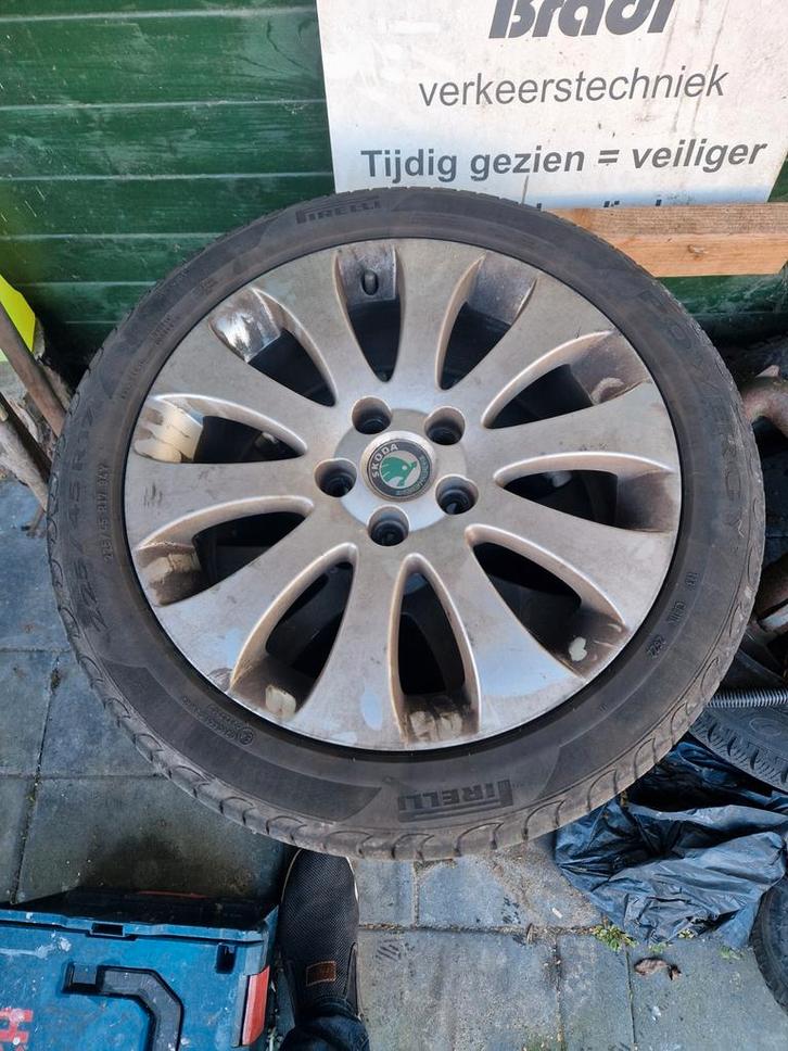 Skoda sportvelgen/ lichtmetaal 17inch, Auto diversen, Wieldoppen, Ophalen