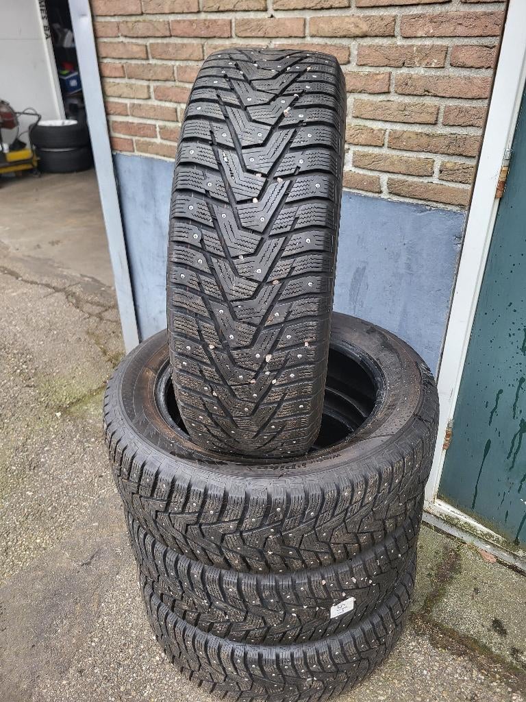 4 x 225/60/18 Hankook Winter Ipike Spijkerbanden 300,- Incl, 18 inch, Gebruikt, Hankook, Band(en)