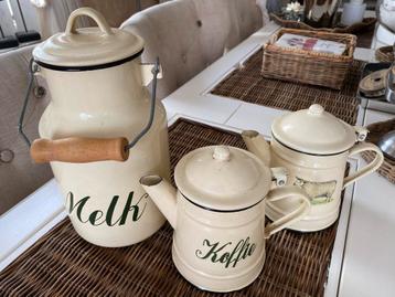 Nostalgische Emaille Melkbus en Koffiekannen beschikbaar voor biedingen