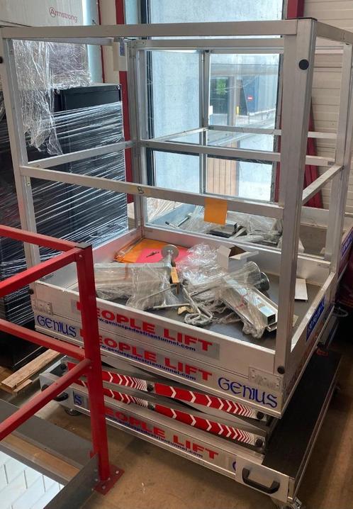 2x schaarlift, draagcap. 130kg bij reikhoogte 4meter., Doe-het-zelf en Verbouw, Gereedschap | Overige machines, Nieuw, Ophalen