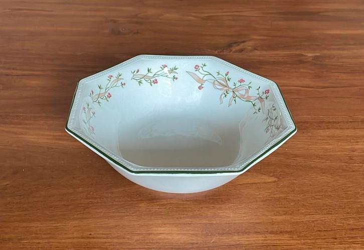 Johnson Brothers Eternal Beau grote kom, Huis en Inrichting, Keuken | Servies, Zo goed als nieuw, Kom(men), Overige stijlen, Glas