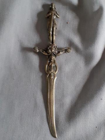Retro, vintage Zwaar messing briefopener "Ridder" beschikbaar voor biedingen