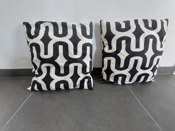 2 moderne kussens set zwart wit rits uitwasbaar 40 x 40 cm beschikbaar voor biedingen