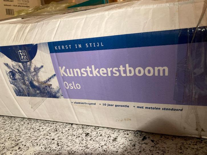 2 kerstbomen en veel extra's, Diversen, Kerst, Ophalen of Verzenden