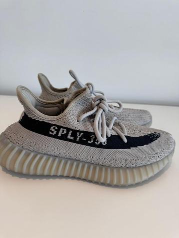 YEEZY 350 MAAT 38 beschikbaar voor biedingen
