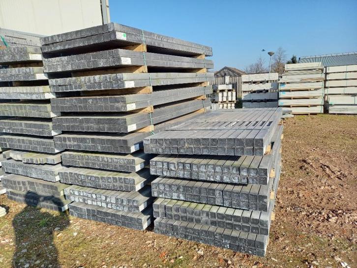 Betonpalen en betonplaatjes, Tuin en Terras, Schuttingen, Zo goed als nieuw, Overige materialen, 2 meter of meer, Minder dan 3 meter