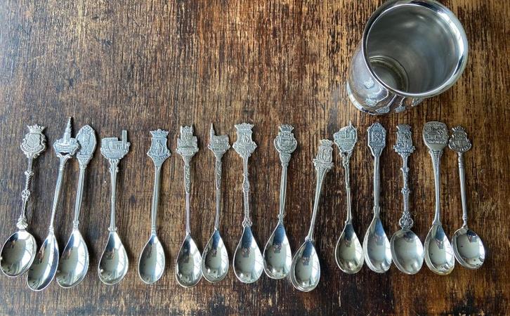 15 lepeltjes + zilfapleet lepelvaasje, Huis en Inrichting, Keuken | Bestek, Gebruikt, Los bestek, Ophalen of Verzenden