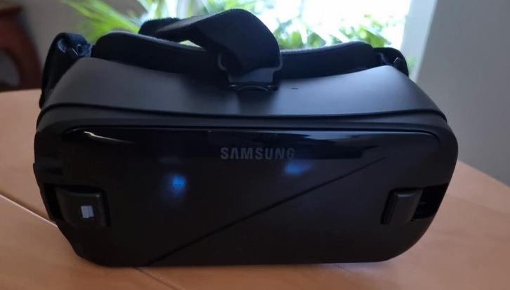 Samsung Gear VR + Bluetooth controller., Spelcomputers en Games, Virtual Reality, Zo goed als nieuw, Telefoon, Ophalen of Verzenden