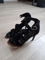 Pumps open zwart met ruffles, Ophalen of Verzenden, Zo goed als nieuw, Zwart