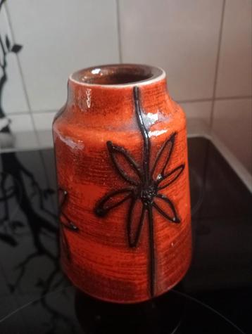 Ilkra keramiek vaas  beschikbaar voor biedingen