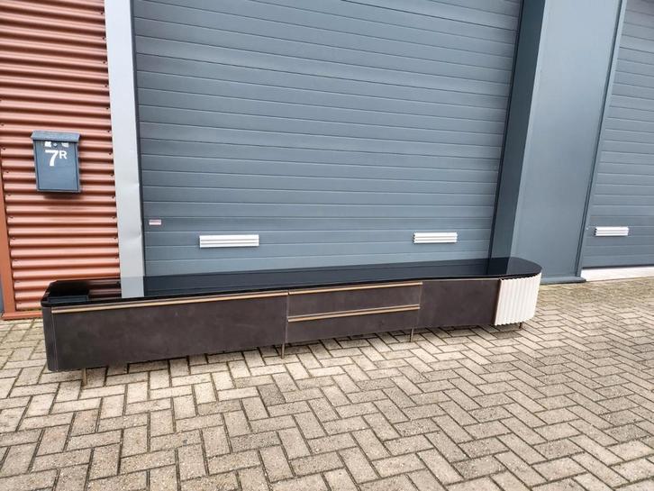 Baxter - Plissé (TV) cabinet by Draga & Aurel Showroommodel, Huis en Inrichting, Kasten | Boekenkasten, Minder dan 100 cm, 25 tot 50 cm