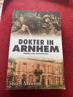 Stuart Mawson - Dokter in Arnhem, Boeken, Oorlog en Militair, Tweede Wereldoorlog, Ophalen of Verzenden, Stuart Mawson, Zo goed als nieuw