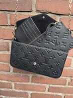 Prachtig tasje pochette met logo echt leer nieuw, Ophalen of Verzenden, Nieuw, Bruin, Schoudertasje