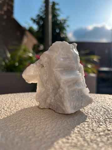Kracht van Ruwe Calciet:Natuurlijke Energie in Jouw Handen beschikbaar voor biedingen