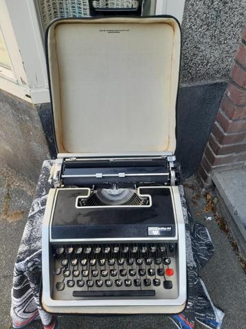 PMC Elite 44,  (Olivetti Lettera DL), typemachine beschikbaar voor biedingen