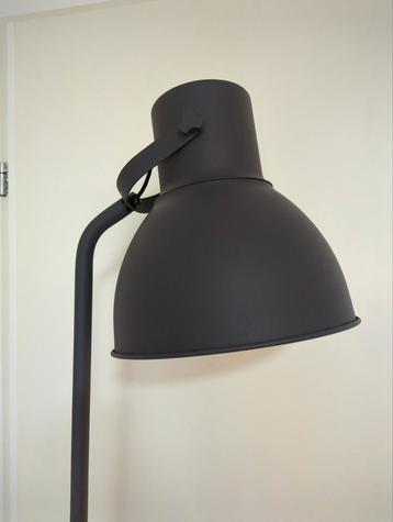 IKEA Hektar staande lamp beschikbaar voor biedingen